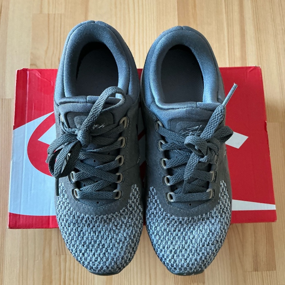 Nike Air Max - Youth Size - Picture 4 of 4